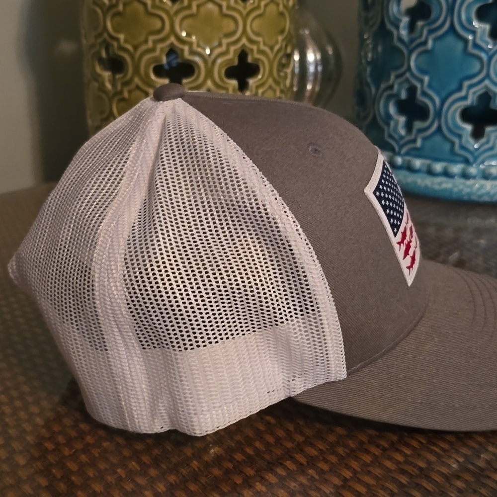 Columbia PFG Fish Flag Gray and White Mesh Cap - Picture 4 of 5